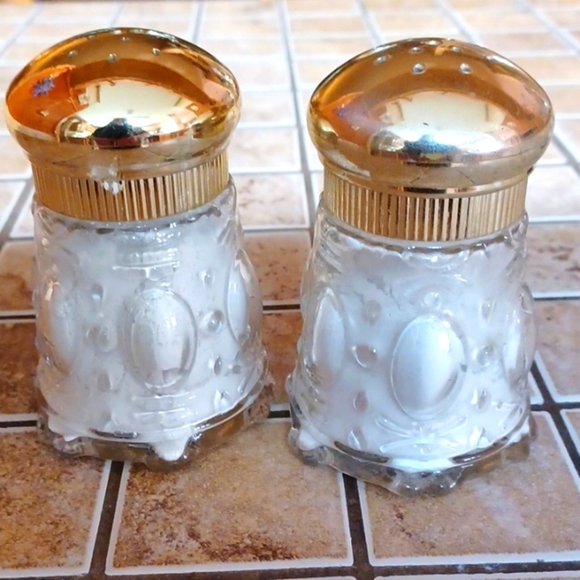 Avon Collectable Vintage Salt & Pepper Shakers/W Roses Rose's Powder - Picture 1 of 6